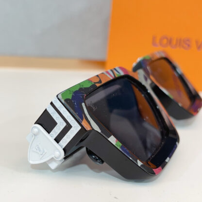 LOUIS VUITTON Fashion Sunglasses - Image 6