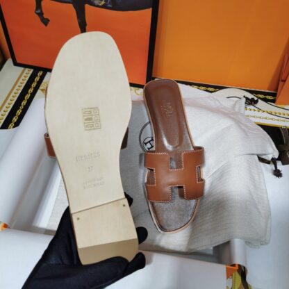 Hermès red brown plain handmade slippers - Image 5