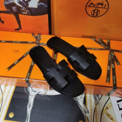 Hermès black palm print handmade slippers - Image 5