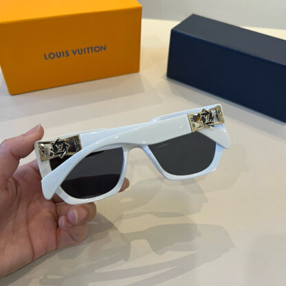 LOUIS VUITTON Fashion Sunglasses - Image 6