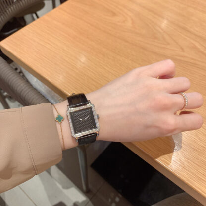Louis Vuitton Cowhide Quartz Watch - Image 5