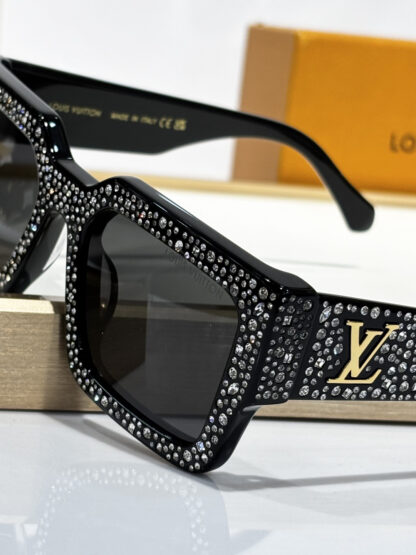 LOUIS VUITTON Fashion Sunglasses - Image 6