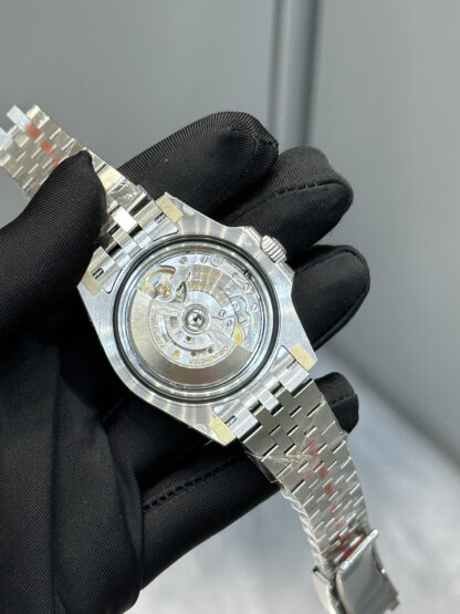 Rolex gmt with grey and Black bezel - Image 5