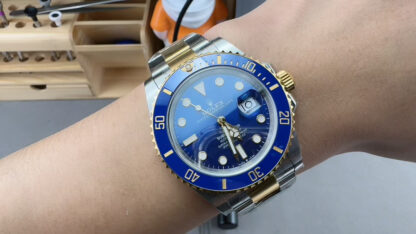 The size of the Rolex Intergold and Blue Submariner is 40mm - Image 5