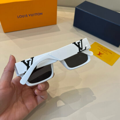 LOUIS VUITTON Fashion Sunglasses - Image 6