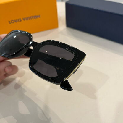 LOUIS VUITTON Fashion Sunglasses - Image 6