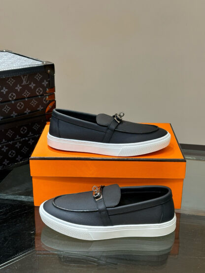 Hermès Classic Men's Black Soft and Durable Loafers - Image 5