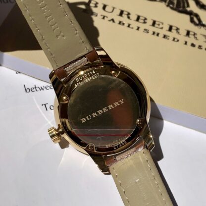 Burberry Classic Vintage Quartz Women's Watch - Image 5