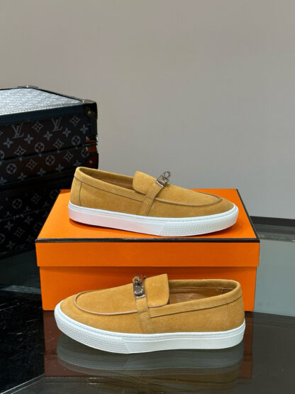 Hermès Classic Men's Apricot Soft and Durable Loafers - Image 5