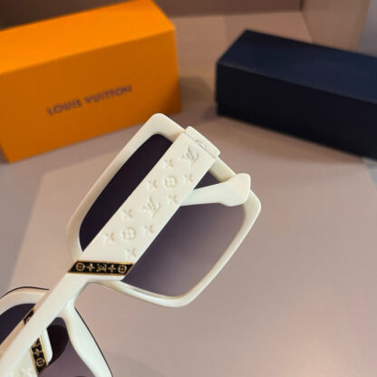 LOUIS VUITTON Fashion Sunglasses - Image 6