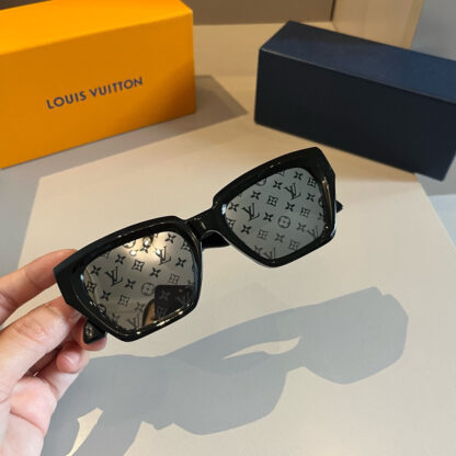 LOUIS VUITTON Fashion Sunglasses - Image 6