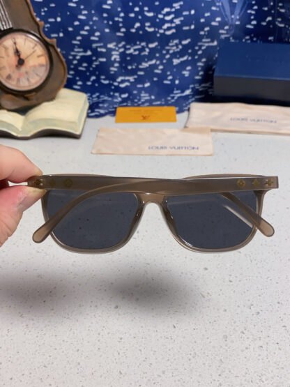 LOUIS VUITTON Fashion Sunglasses - Image 6