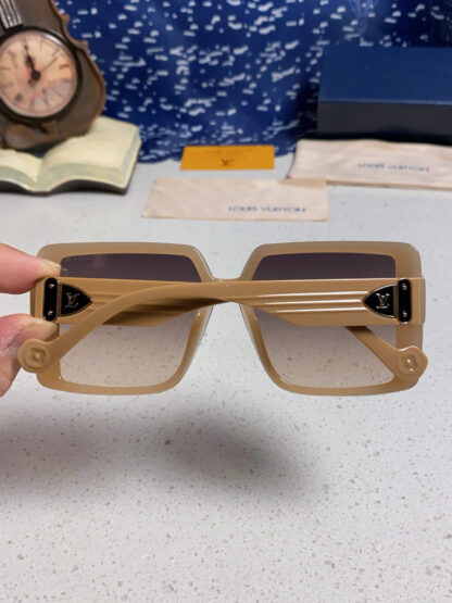 LOUIS VUITTON Fashion Sunglasses - Image 6