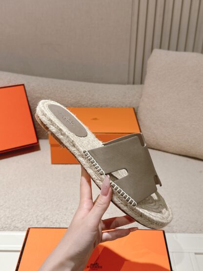 Hermes gray brown spring and summer comfortable and fashionable straw slippers - Image 5