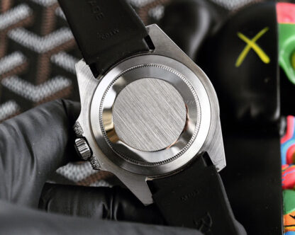 Rolex fully customized curved bezel perfectly fits the wrist - Image 5