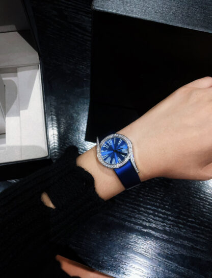 Piaget's unique watch with full charm and sparkle - Image 5