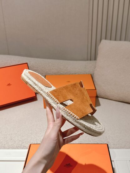 Hermès latest spring and summer dark brown refreshing and comfortable straw slippers - Image 5