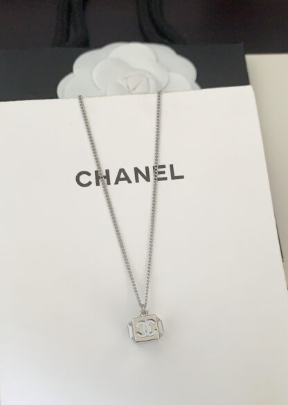 Chanel platinum small cube necklace - Image 5
