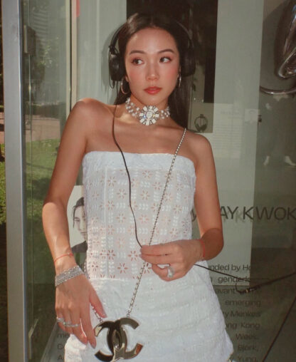 Chanel white enamel full diamond double C rhinestone rudder sunflower three-layer pearl chain necklace - Image 4