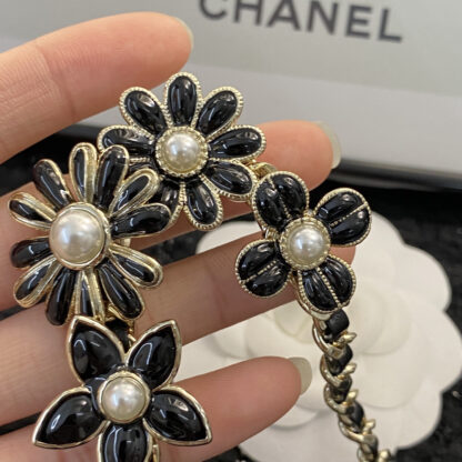 Chanel Vintage Daisy Flower Black Leather Necklace - Image 6