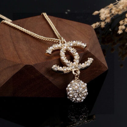 Chanel Vintage Gentle Pearl Embellished Necklace - Image 5