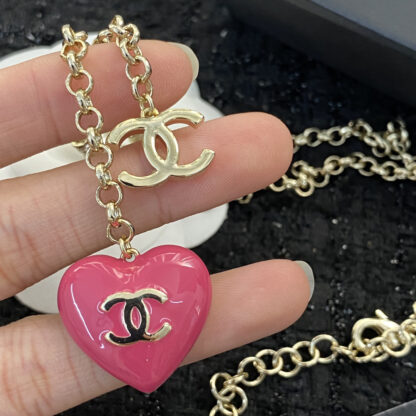 Chanel Gradient Pink Diamond Heart Pearl Necklace - Image 5