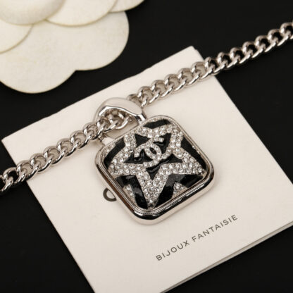 Chanel classic versatile fashion necklace - Image 5