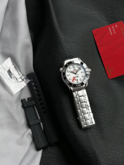 Omega New Seamaster 300m - Image 5