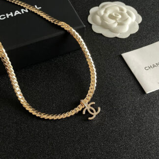 Chanel exquisite versatile necklace