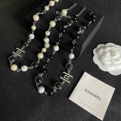 Chanel exquisite and generous pearl vintage necklace