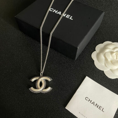 Chanel exquisite fashion vintage necklace