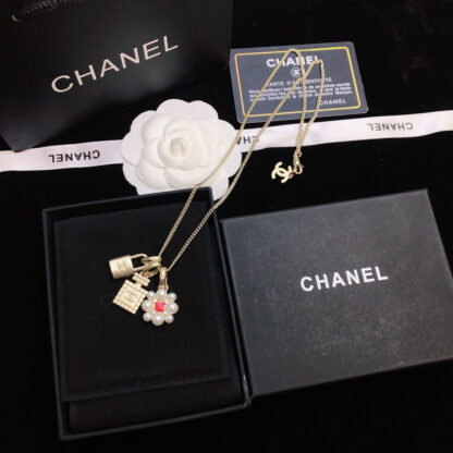 Chanel Delicate and Elegant Pendant Necklace - Image 5
