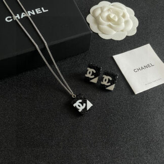 Chanel prismatic double C necklace