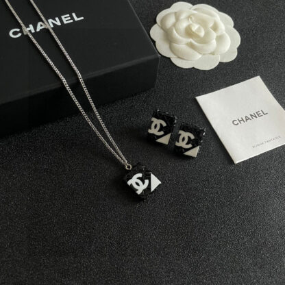 Chanel prismatic double C necklace