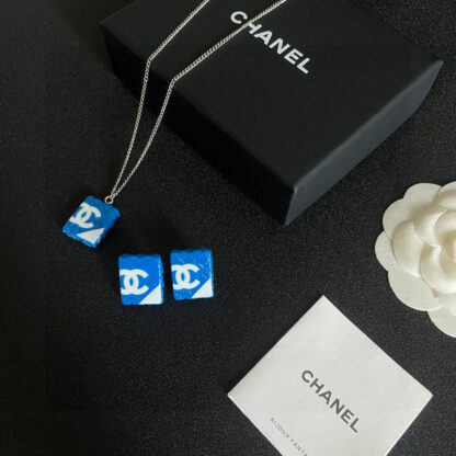 Chanel prismatic double C necklace - Image 6