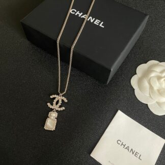 Chanel elegant vintage necklace