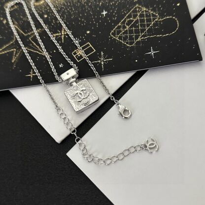 Chanel elegant vintage fashion necklace - Image 5