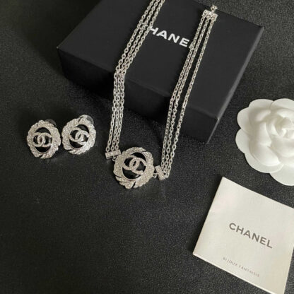Chanel Double C Rhinestone Pearl Diamond Necklace - Image 5