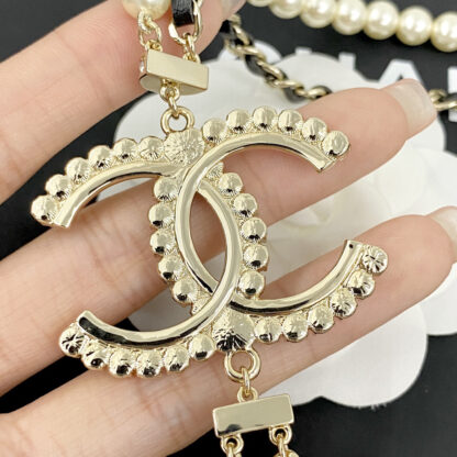 Chanel rhinestone textured double c pearl leather chain - Image 5