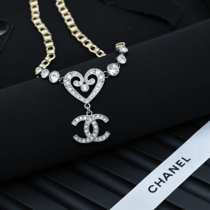 Chanel vine heart necklace - Image 5