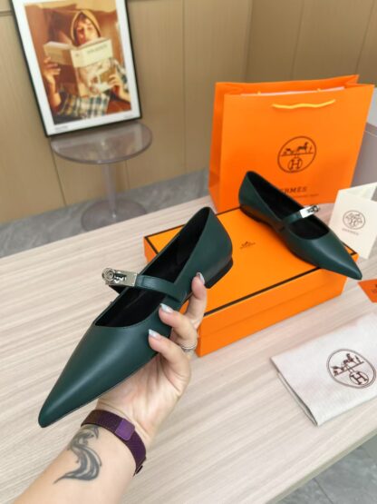 Hermès dark green thick heeled comfortable loafers are a must-have for vacation - Image 5
