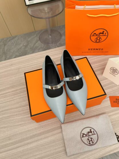 Hermès light blue thick heeled loafers are a must-have for vacation - Image 5