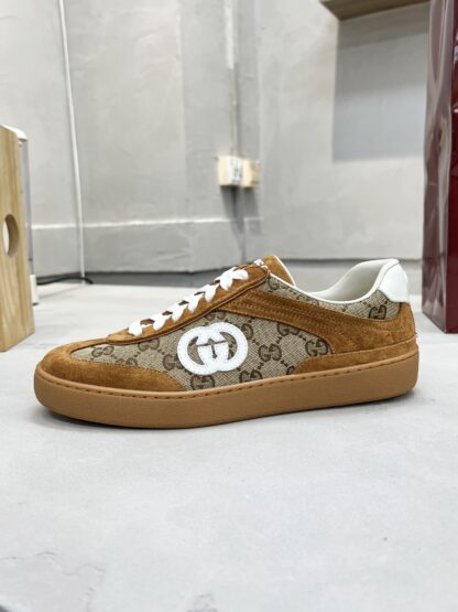 Gucci classic design German training elements catwalk model - Image 6