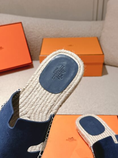 Hermes Spring and Summer Dark Blue Fashionable and Comfortable Straw Slippers - Image 6