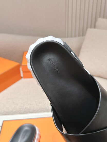 Hermes black and white comfortable casual style cross-slippers - Image 6