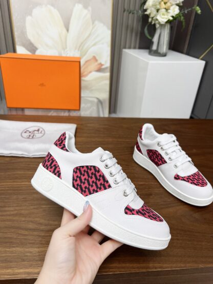 Hermes flat-soled fashionable and lightweight white and pink sports casual shoes - Image 5