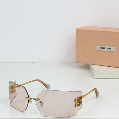 Miu Miu trendy fashion sunglasses - Image 7