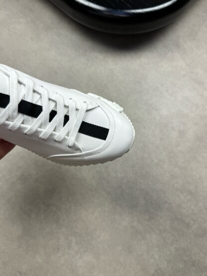 Hermes high-end noble white and black color matching thick-soled casual shoes - Image 6