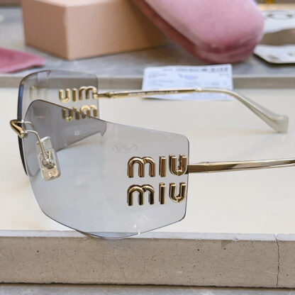 Miu Miu trendy fashion sunglasses - Image 7