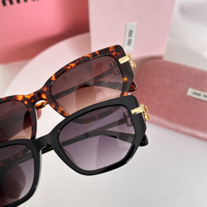 Miu Miu trendy fashion sunglasses - Image 7
